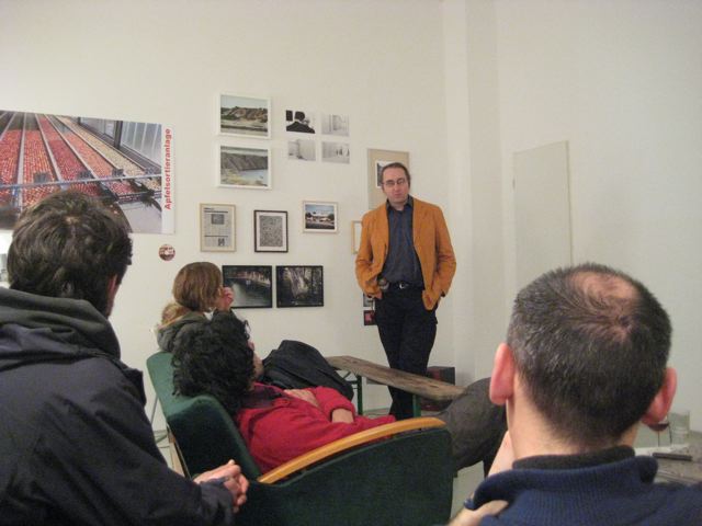 Video Lounge at Loris